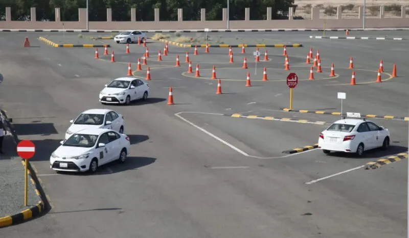      طريقة التسجيل في المدرسة النموذجية لتعليم القيادة 